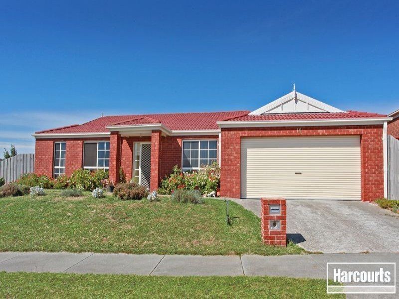 18 Oakgrove Drive, Narre Warren South VIC 3805