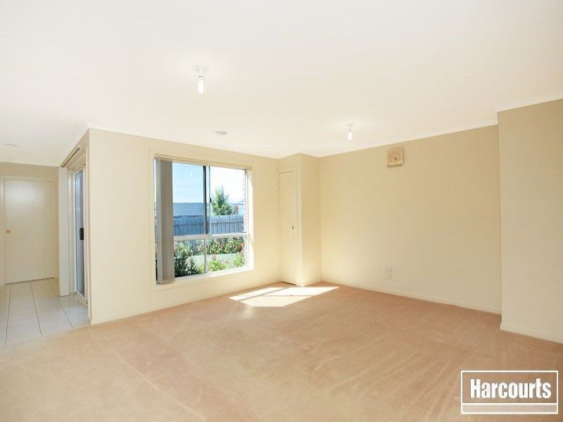 18 Oakgrove Drive, Narre Warren South VIC 3805