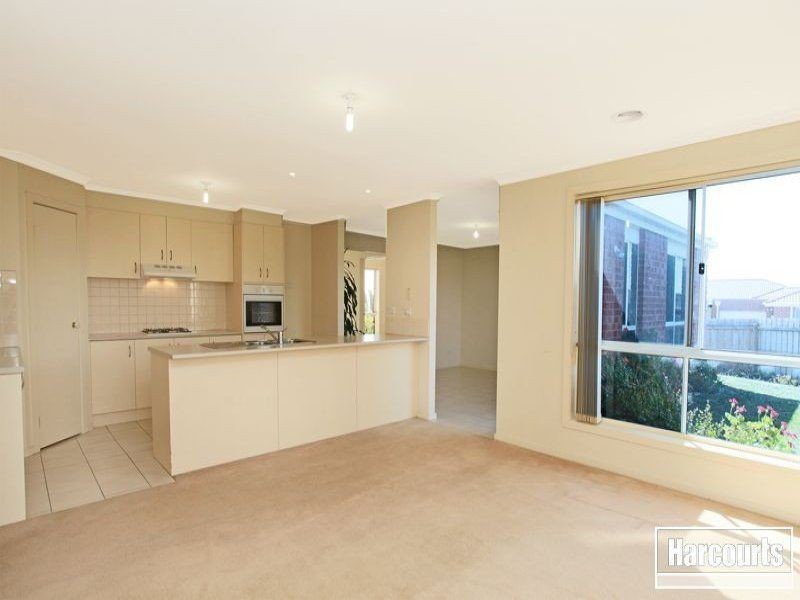 18 Oakgrove Drive, Narre Warren South VIC 3805