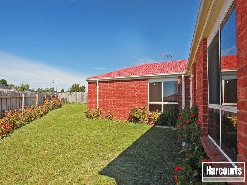 18 Oakgrove Drive, Narre Warren South VIC 3805
