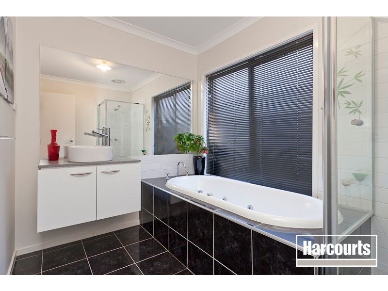39 Greendale Blvd, Pakenham VIC 3810