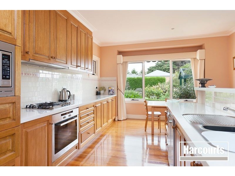 5 Hillsmeade Drive, Narre Warren South VIC 3805