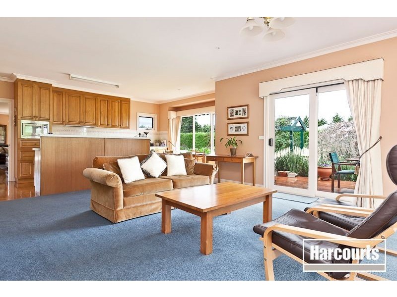 5 Hillsmeade Drive, Narre Warren South VIC 3805