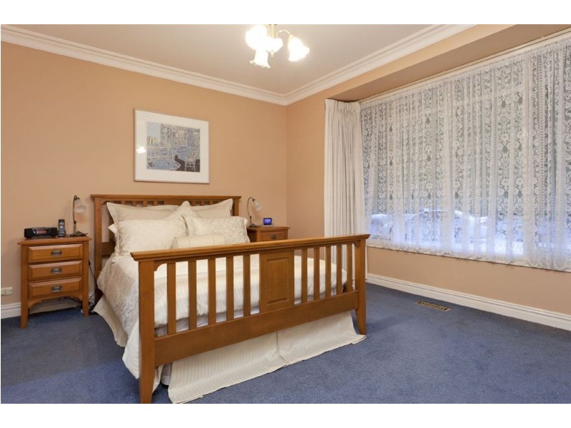 5 Hillsmeade Drive, Narre Warren South VIC 3805