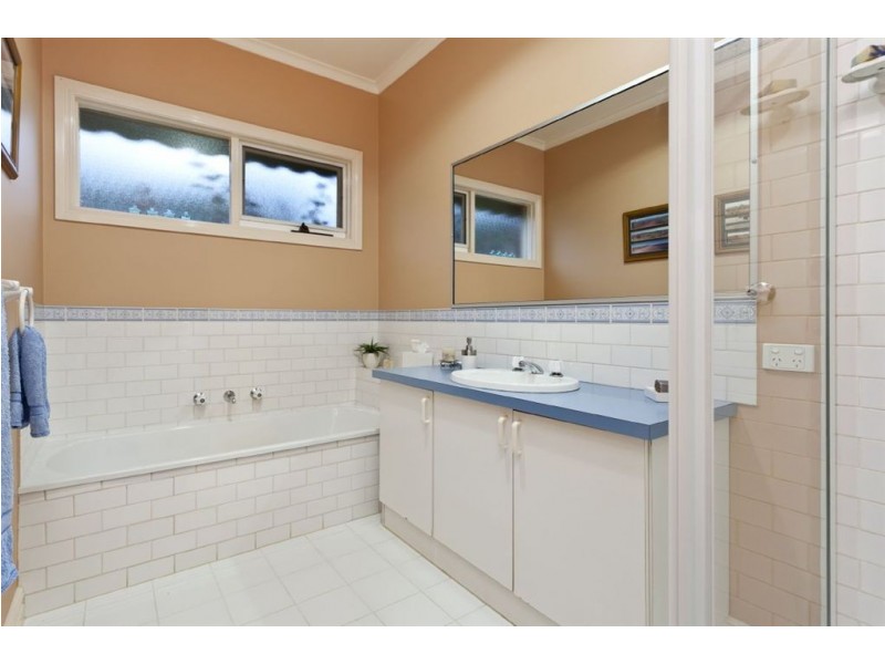 5 Hillsmeade Drive, Narre Warren South VIC 3805