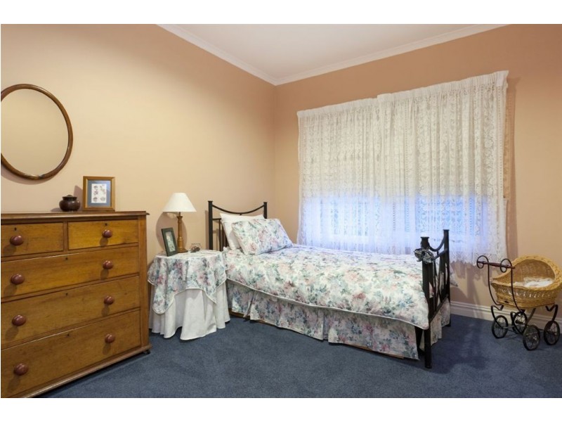 5 Hillsmeade Drive, Narre Warren South VIC 3805