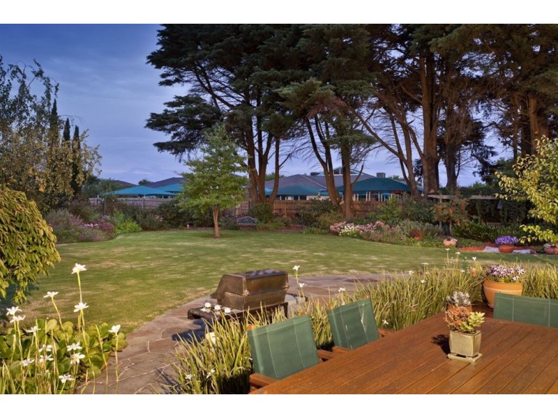 5 Hillsmeade Drive, Narre Warren South VIC 3805