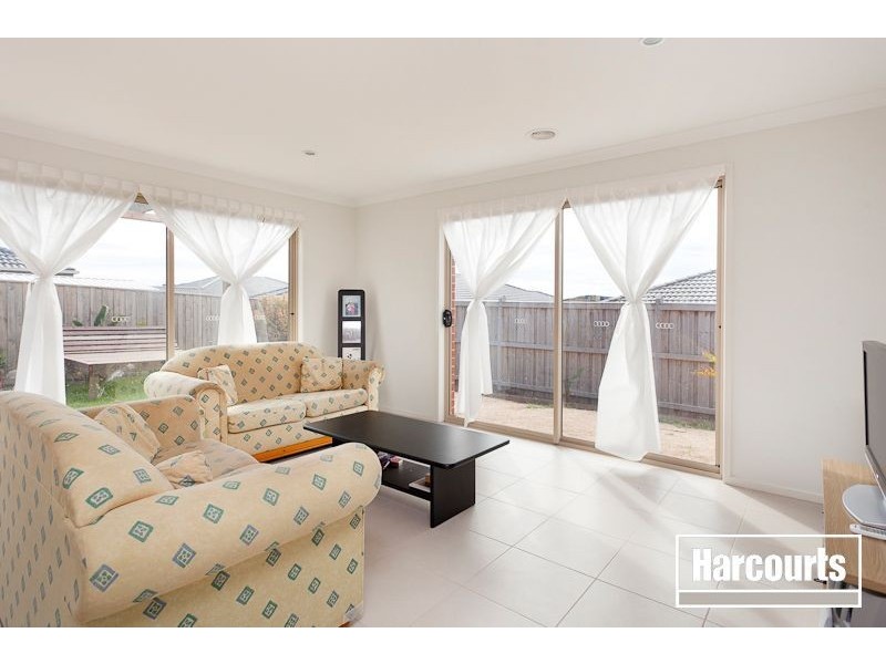 28 Yammerbook Way, Clyde North VIC 3978