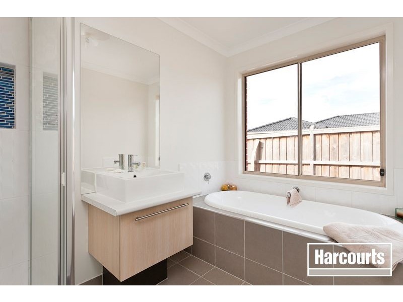 28 Yammerbook Way, Clyde North VIC 3978