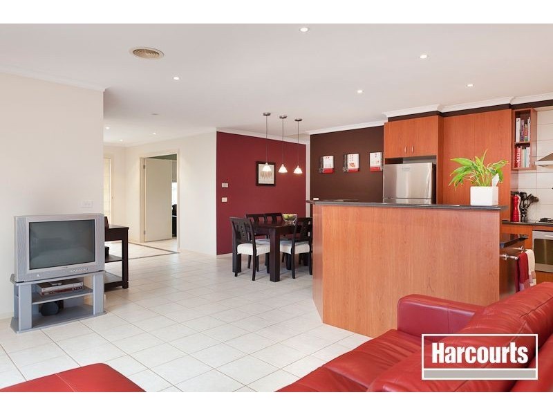 8 Prime Court, Berwick VIC 3806