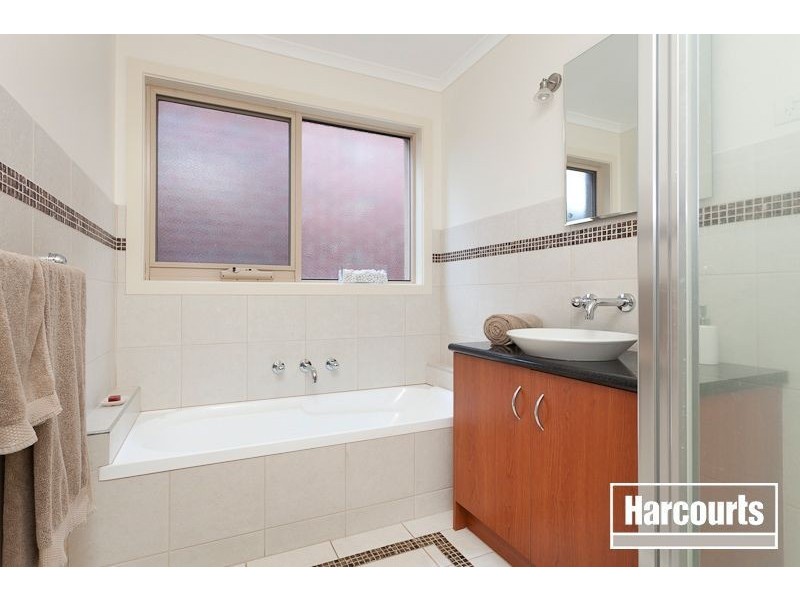 8 Prime Court, Berwick VIC 3806