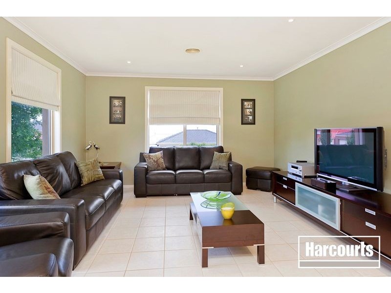 8 Prime Court, Berwick VIC 3806