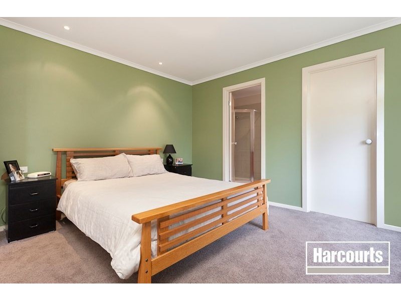 8 Prime Court, Berwick VIC 3806