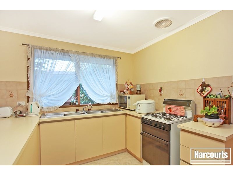 2/4 Damian Court, Cranbourne VIC 3977