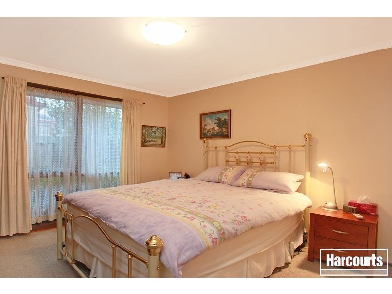 2/4 Damian Court, Cranbourne VIC 3977