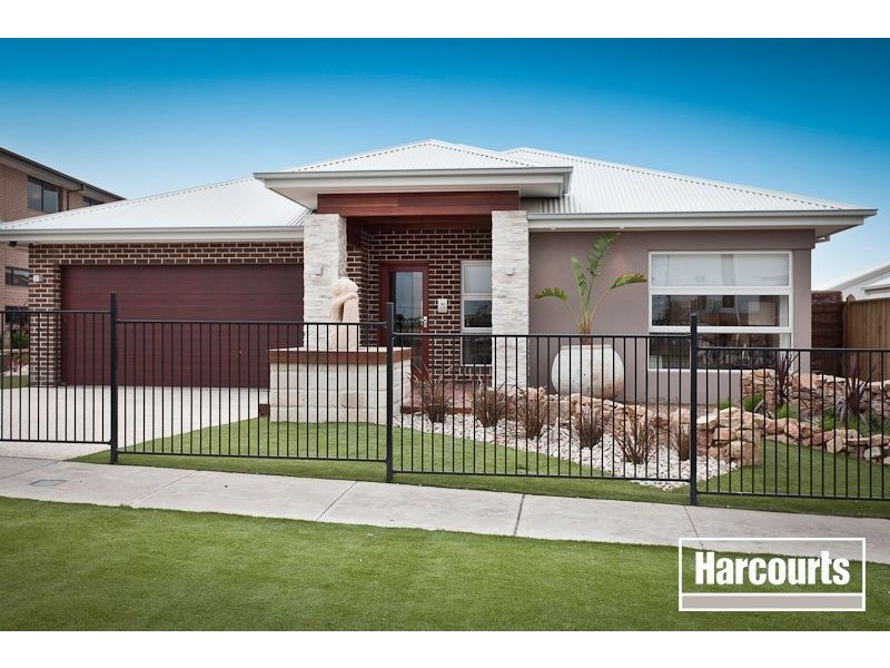 22 Mountain View Boulevard, Cranbourne East VIC 3977