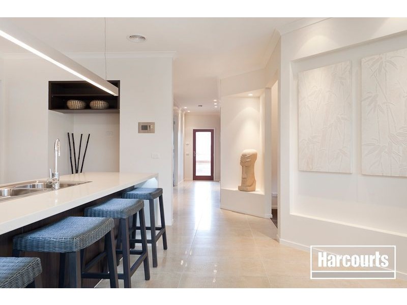 22 Mountain View Boulevard, Cranbourne East VIC 3977