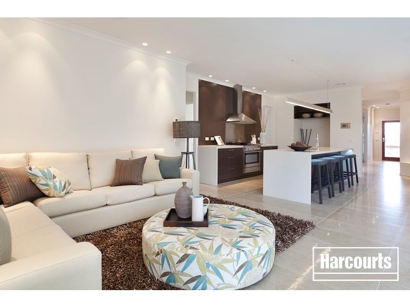 22 Mountain View Boulevard, Cranbourne East VIC 3977