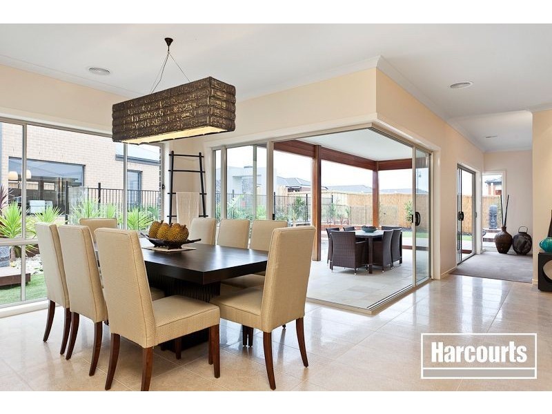 22 Mountain View Boulevard, Cranbourne East VIC 3977