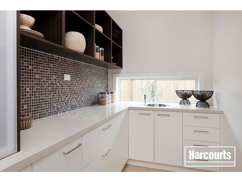 22 Mountain View Boulevard, Cranbourne East VIC 3977