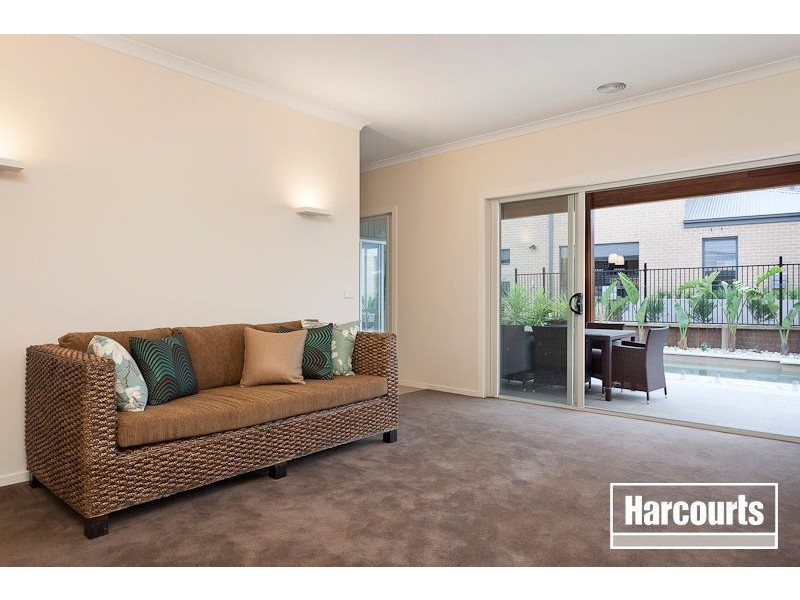 22 Mountain View Boulevard, Cranbourne East VIC 3977