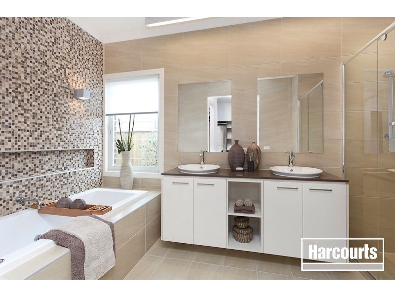 22 Mountain View Boulevard, Cranbourne East VIC 3977