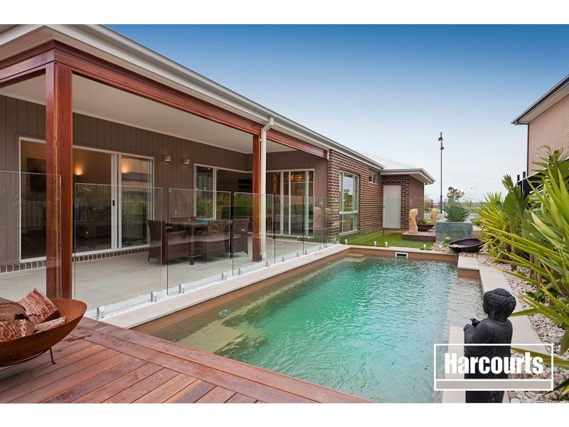 22 Mountain View Boulevard, Cranbourne East VIC 3977