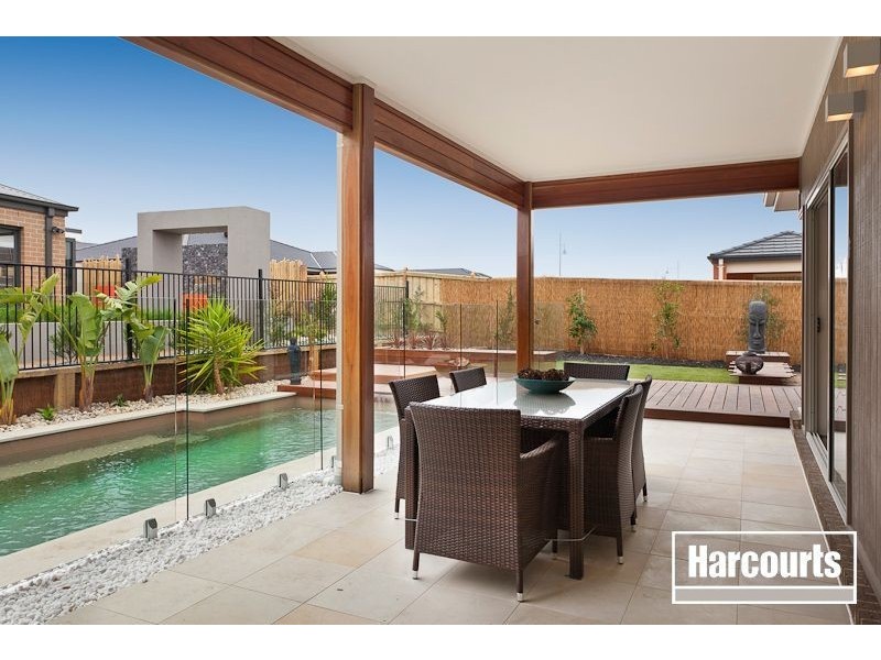 22 Mountain View Boulevard, Cranbourne East VIC 3977