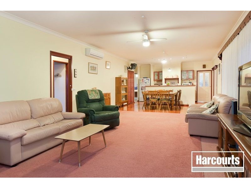 15 Bertrand Close, Berwick VIC 3806