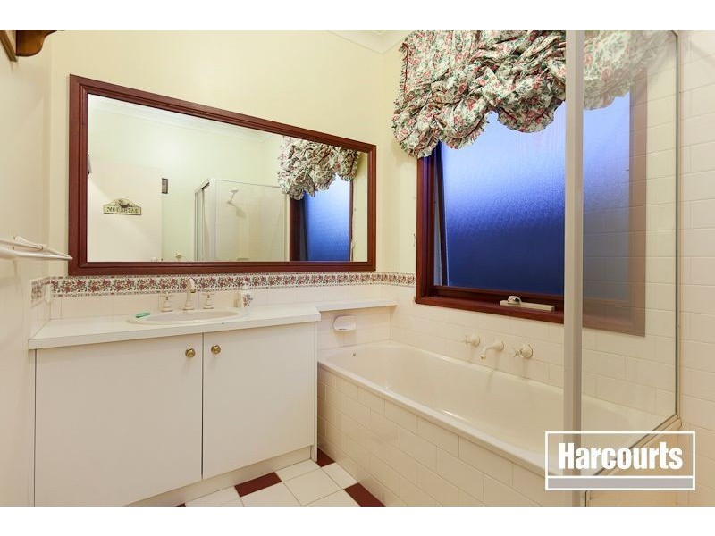 15 Bertrand Close, Berwick VIC 3806