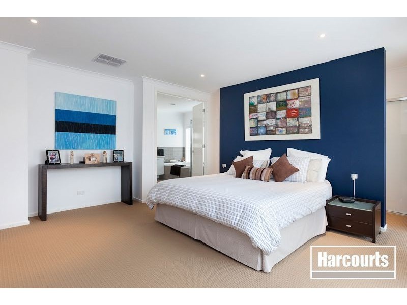 24 Skipperstone Glen, Narre Warren South VIC 3805