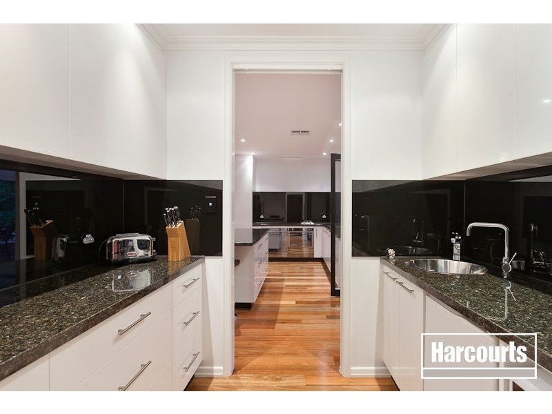 14 Graneel Grove, Berwick VIC 3806