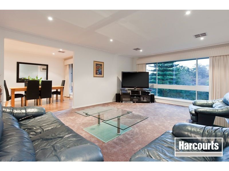 14 Graneel Grove, Berwick VIC 3806