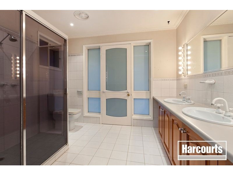 14 Graneel Grove, Berwick VIC 3806