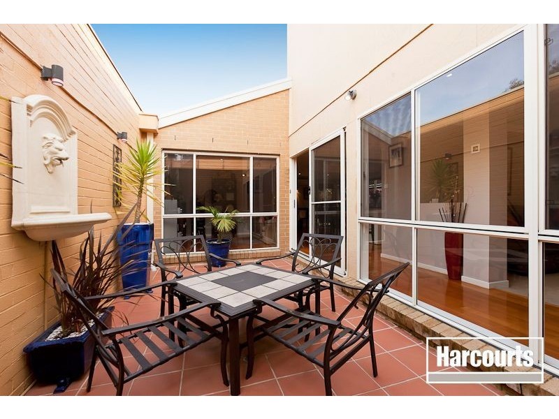 17 Jamieson Way, Berwick VIC 3806