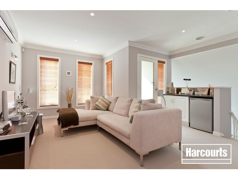 17 Jamieson Way, Berwick VIC 3806