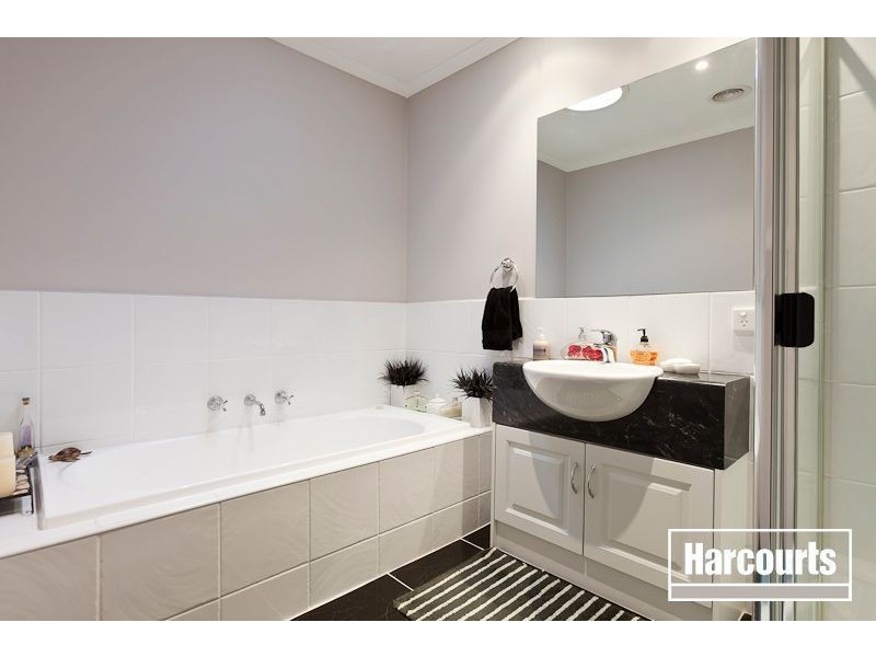 17 Jamieson Way, Berwick VIC 3806