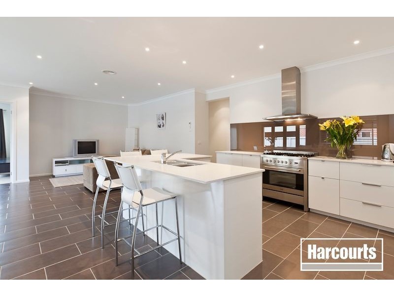 8 Oldis Court, Berwick VIC 3806