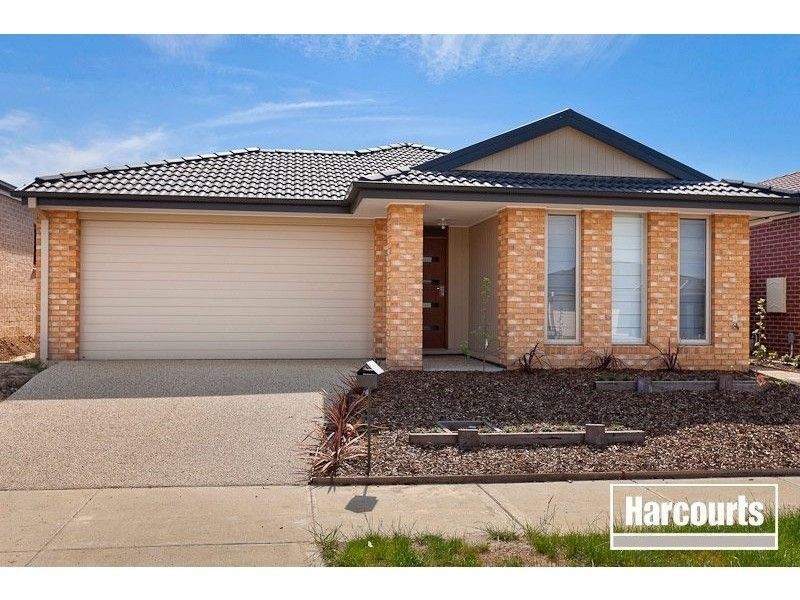 11 Karlson Way, Cranbourne North VIC 3977
