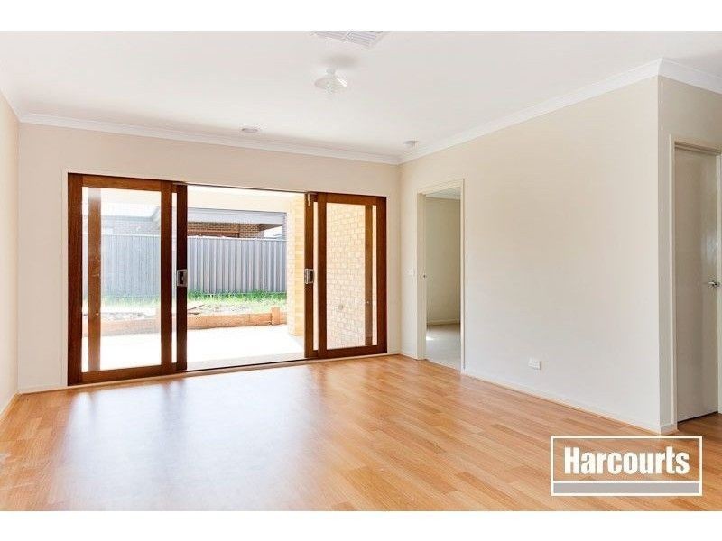 11 Karlson Way, Cranbourne North VIC 3977