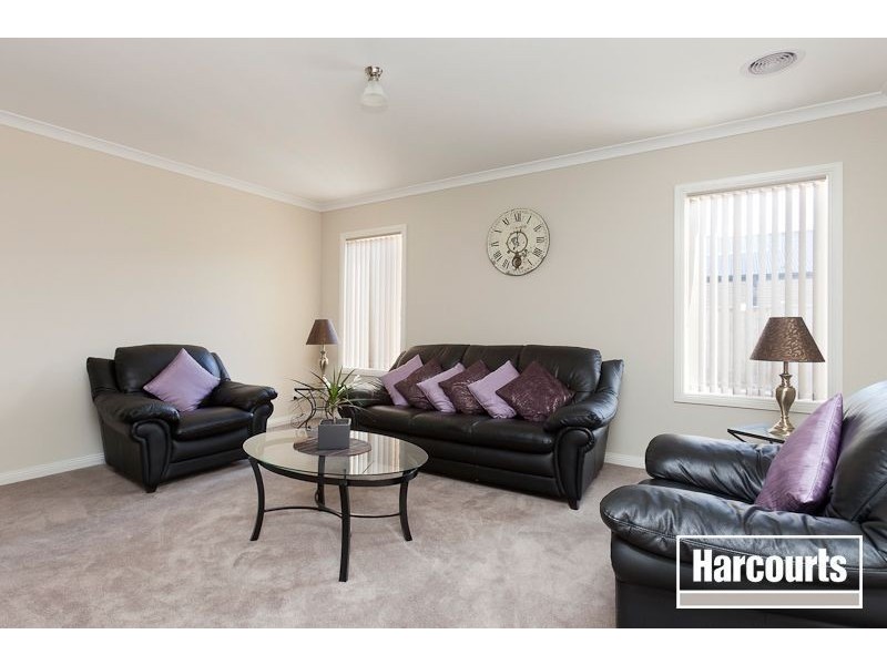 8 Roselea Place, Narre Warren North VIC 3804