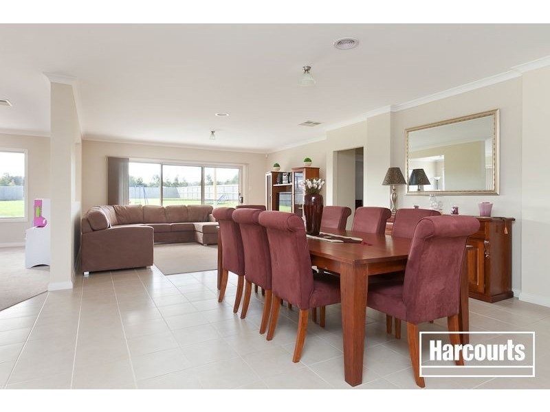 8 Roselea Place, Narre Warren North VIC 3804