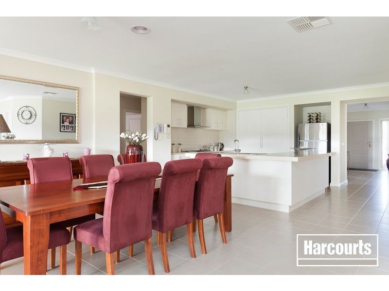 8 Roselea Place, Narre Warren North VIC 3804