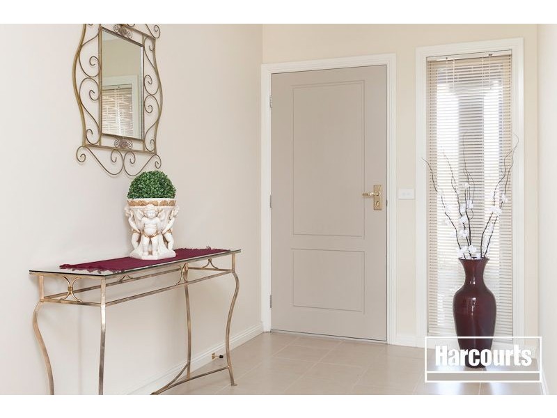 8 Roselea Place, Narre Warren North VIC 3804