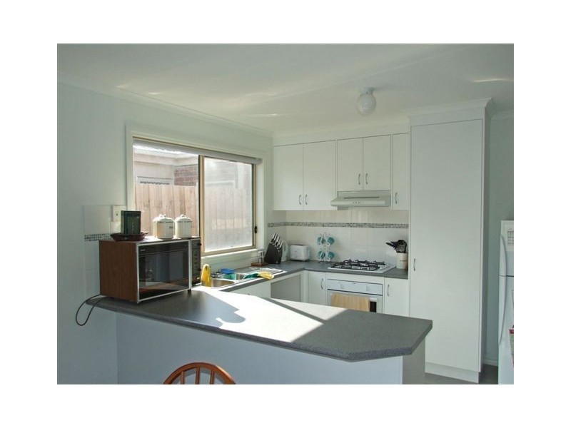 2/13 Redcherry Court, Pakenham VIC 3810