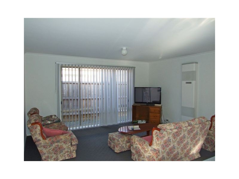 2/13 Redcherry Court, Pakenham VIC 3810