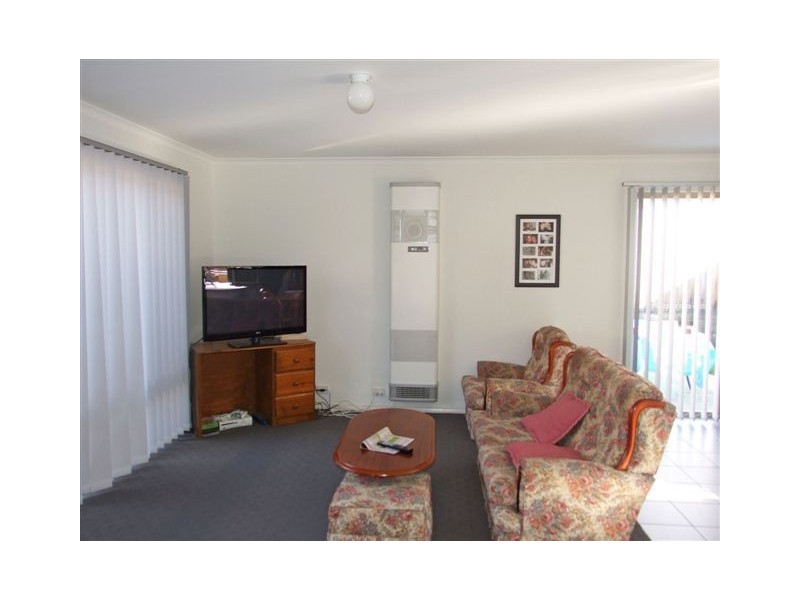 2/13 Redcherry Court, Pakenham VIC 3810