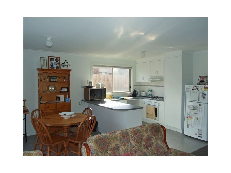 2/13 Redcherry Court, Pakenham VIC 3810