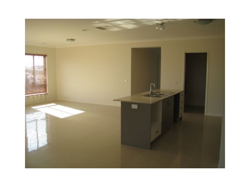 13 Premier Drive, Berwick VIC 3806