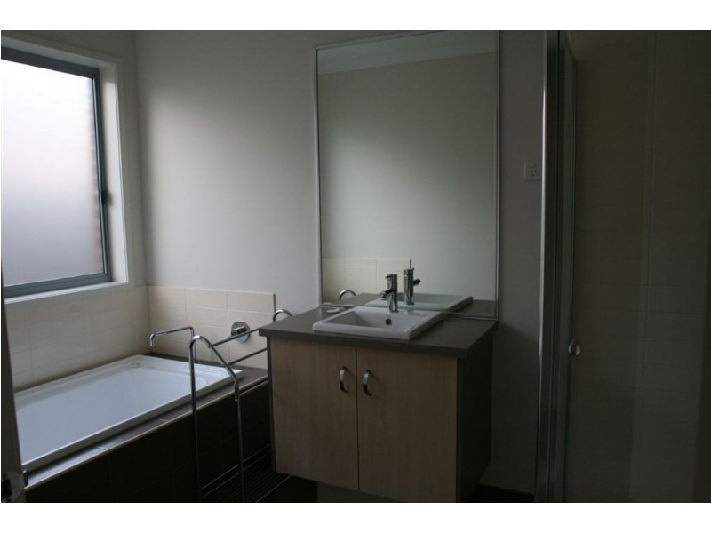 13 Premier Drive, Berwick VIC 3806